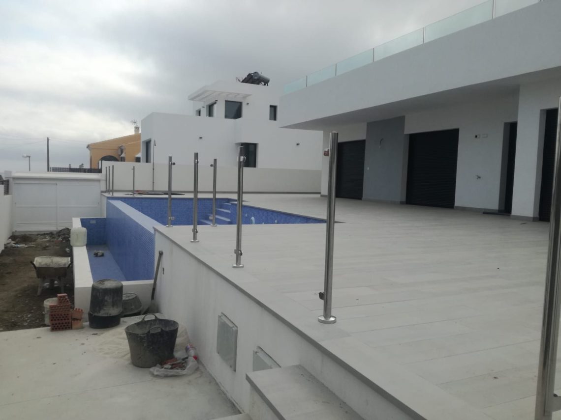 Trabajo de barandillas para piscina Trabajo de barandillas para piscina